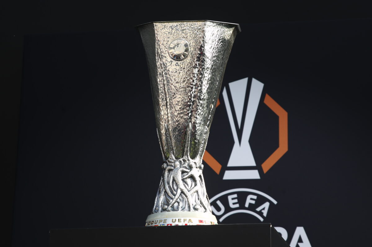 ΤΑ ΚΥΠΕΛΛΑ ΤΟΥ EUROPA LEAGUE ΚΑΙ ΤΟΥ CONFERENCE LEAGUE ΣΤΗΝ ΠΛΑΤΕΙΑ ΑΡΙΣΤΟΤΕΛΟΥΣ