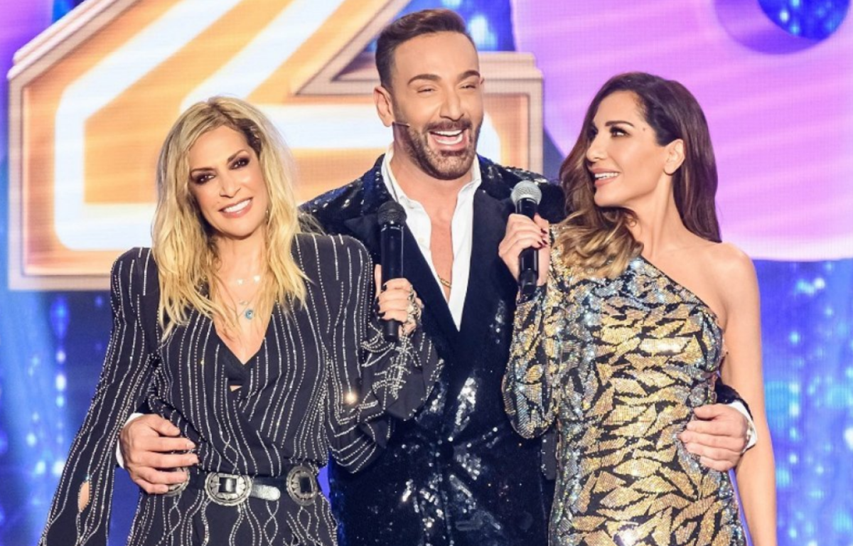 Just The 2 Of Us, Νίκος Κοκλώνης, Δέσποινα Βανδή