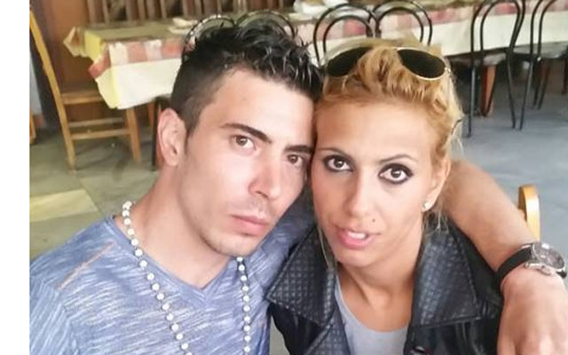 Άρτος και θέαμα, με φόντο το φόνο ενός μικρού παιδιού