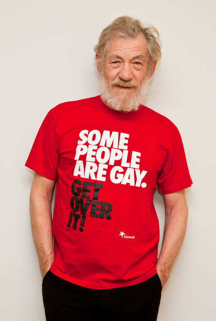 Gay στη ζωή, straight στη σκηνή