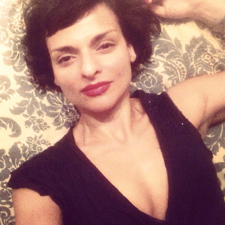 Η εικαστικός Άννα Μαρία Σμυρνάκη αγαπά να μισεί τις αντιφάσεις της