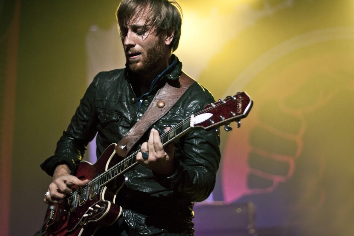 O Dan Auerbach των «Black Keys» κάνει διπλή «ζωή» με τους «The Arcs»