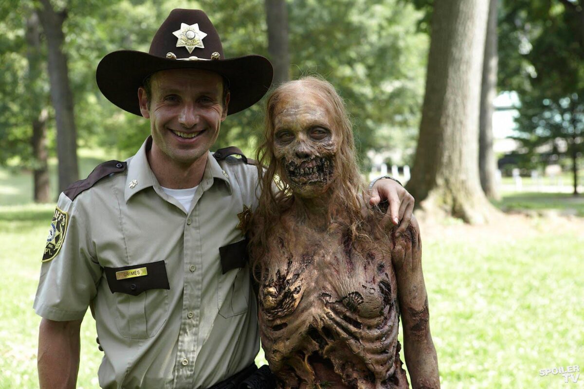 Ηθοποιός του «Walking Dead» πέθανε (στη σειρά), δεν έγινε ζόμπι αλλά έγινε τραγουδίστρια (spoiler)
