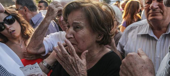 Η Ελλάδα στο κενό