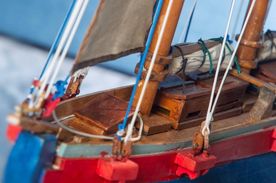 Συράκος Δανάλης: «πλοῖον < πλέω»
