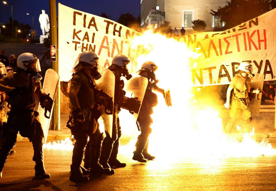 Δημοκρατία και μνημόνια δεν πάνε μαζί...