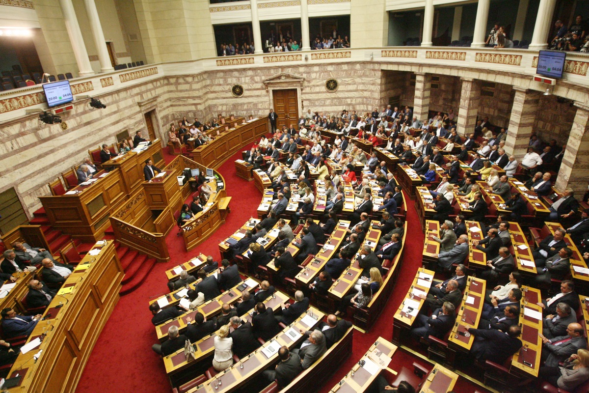 Χωρίς πρόωρες συντάξεις και φορολόγηση των αγροτών η κρίσιμη ψηφοφορία της Τετάρτης στη Βουλή