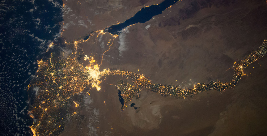 “The Cities at Night”. Οι πόλεις τη νύχτα κοιτώντας από το διάστημα είναι τόσο όμορφες… αλλά μολύνουν