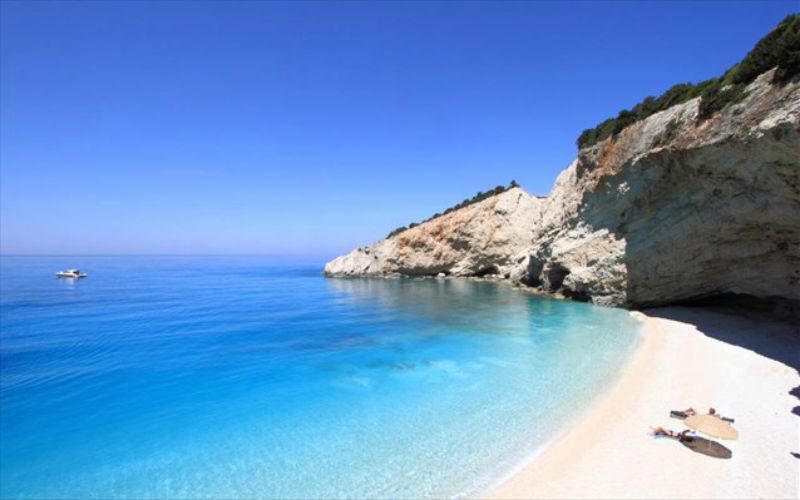 Οι 19 αποχρώσεις του…. μπλε: Τα ελληνικά νησιά που εκθειάζει η Telegraph