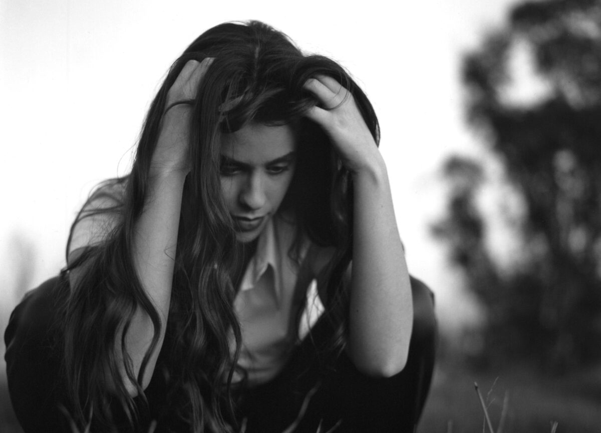 Η Alanis Morissette αποκαλύπτει τα ακυκλοφόρητα κομμάτια του «Jagged Little Pill»