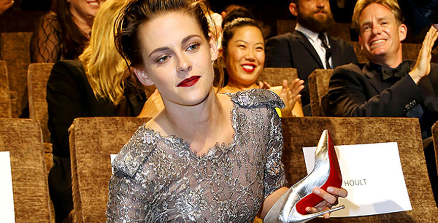 “Μάγεψε” στο κόκκινο χαλί στο Φεστιβάλ Βενετίας η Kristen Stewart