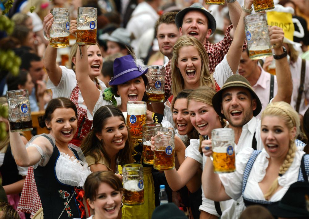 Το φεστιβάλ Oktoberfest άνοιξε τις κάνουλες και σε περιμένει για μπυρογνωσία στο Μόναχο!