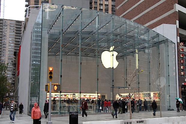 Σήμερα κυκλοφορούν τα νέα iphone 6S και 6S Plus στις ΗΠΑ. Αναμένεται να ξεπουλήσουν.