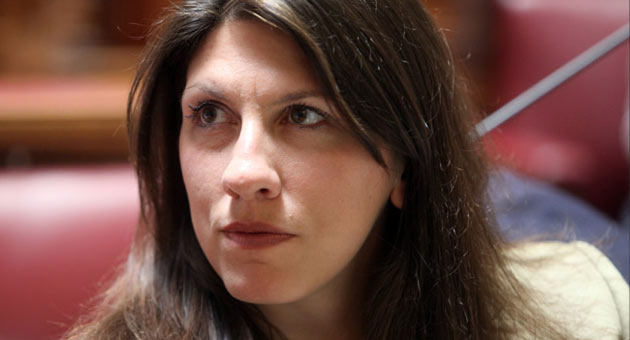 Η Ζωή έφερε... κλειδαρά για να πάρει το σούπερ-γραφείο στη Βουλή