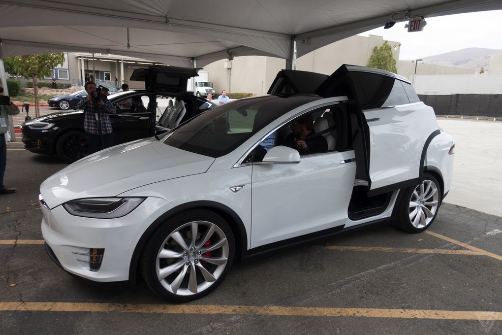 TESLA X : Το ηλεκτρικό 4Χ4 SUV του 21ου αιώνα