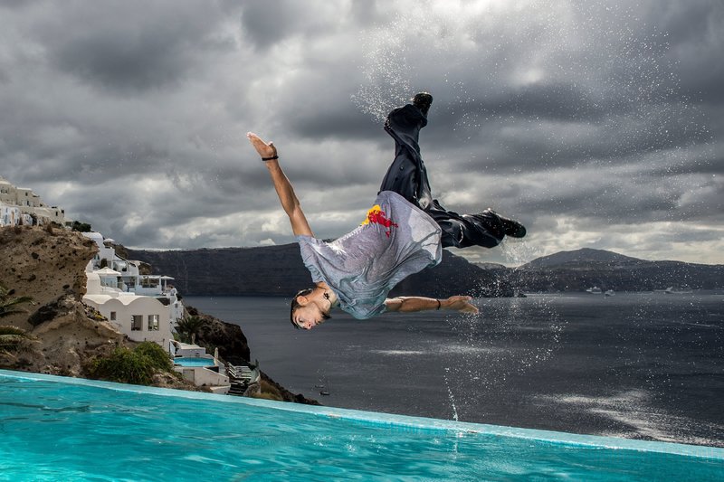 Red Bull art of motion – παρκούρ στη Σαντορίνη