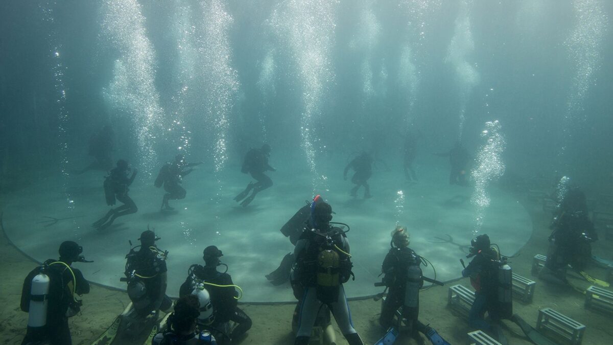 Drops of breaths: Μία υποβρύχια παράσταση χορού