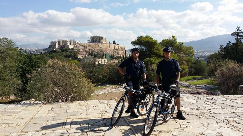 Περιπολία με ποδήλατο στην Ακρόπολη