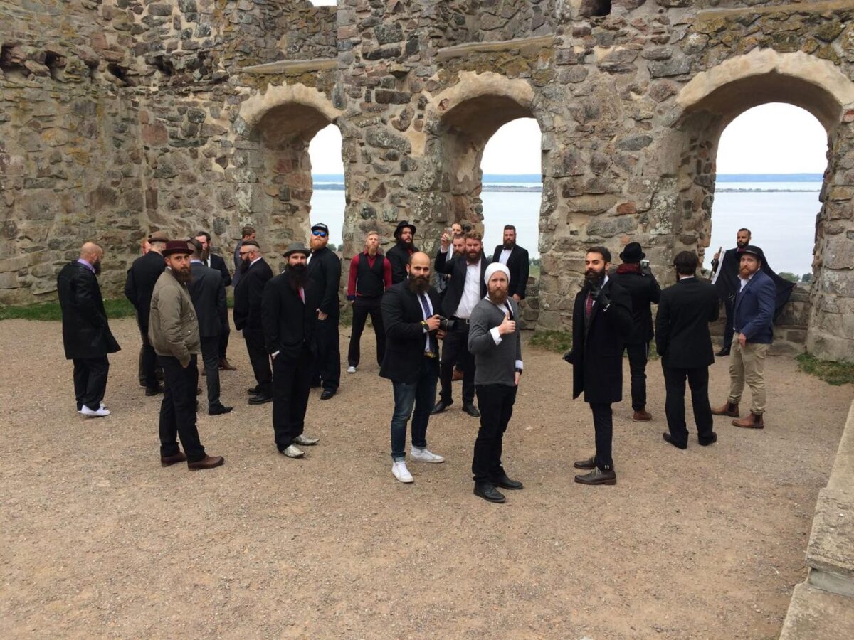 Αστυνομικοί μπέρδεψαν τα μέλη ενός συλλόγου γενειοφόρων με… μαχητές του Ισλαμικού Κράτους