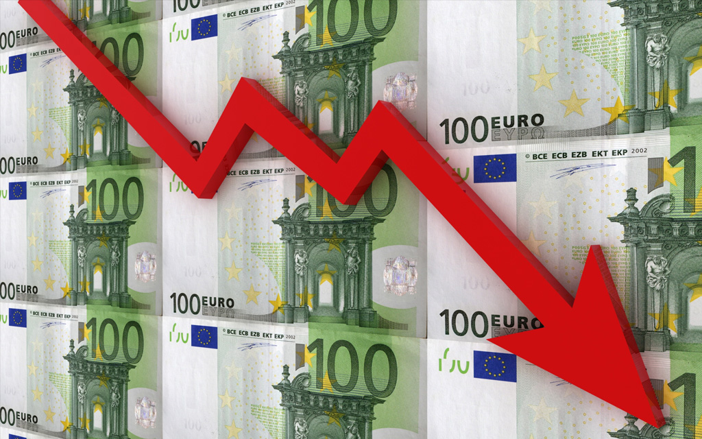 Ηπιότερη προβλέπει την ύφεση για το 2015 ο Γιώργος Χουλιαράκης