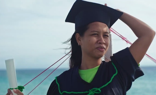 Η απίστευτη ιστορία της Riza: Κατάφερε να πάρει πτυχίο Πληροφορικής μέσω Facebook