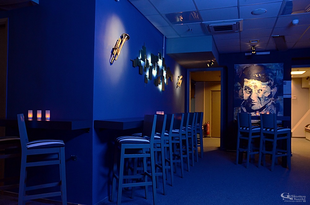 Ένα παλαιάς κοπής jazz wine bar «μετακομίζει» στο θέατρο Ιλίσια – Βολανάκης