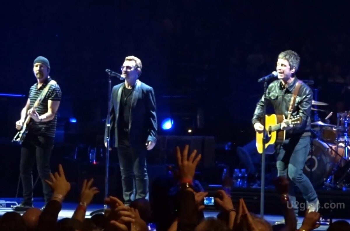 Ο Noel Gallagher τραγουδάει Beatles μαζί με τον Bono στη σκηνή του O2 Arena