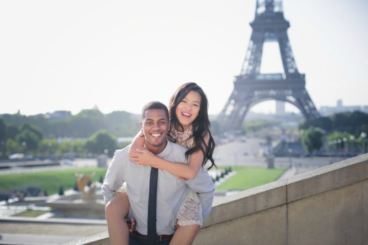 Πέντε πράγματα που κάνουμε στις διακοπές και «απαγορεύονται» στην καθημερινή ζωή