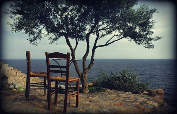 Υπόφωτο  (Από την ποιητική συλλογή της Κικής Δημουλά  Το Τελευταίο Σώμα μου)
