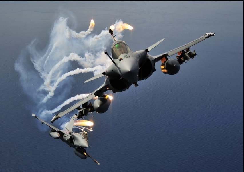 Οι Γάλλοι βομβαρδίζουν στοόχους του ΙΚ στη Συρία