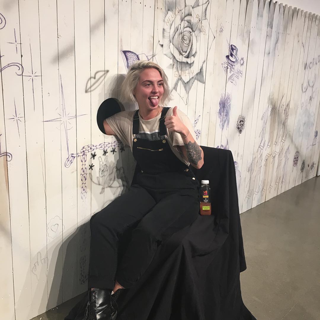 Βάλε το χέρι σου στην τρύπα κι άσε τον tattoo artist να κάνει ό,τι θέλει!
