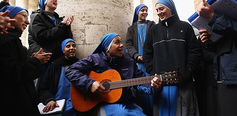 Nuns-sing-at-st-peters