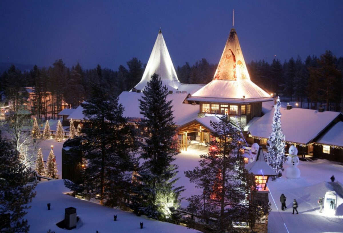 Οι 10 προορισμοί που διάλεξαν φέτος οι Έλληνες για τα Χριστούγεννα