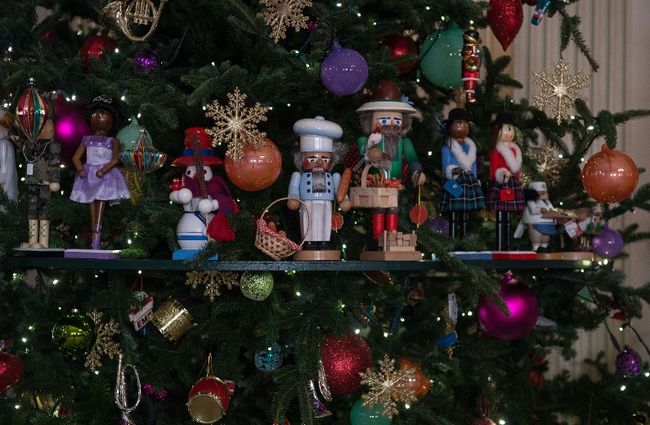 Η Μισέλ Ομπάμα επιστράτευσε τέσσερις ντιζάινερ για να διακοσμήσουν τον Λευκό Οίκο