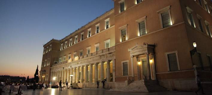 Συνελήφθη άγνωστος να χειρίζεται drone πάνω από τη Βουλή