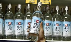 Εισβολή φανατικών ενόπλων κατά του αλκοόλ σε φεστιβάλ Ρακί στη Τουρκία