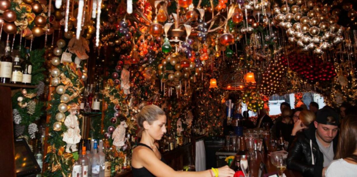 Το χριστουγεννιάτικο μπαρ της Νέας Υόρκης που ξοδεύει $60.000 για το στολισμό του