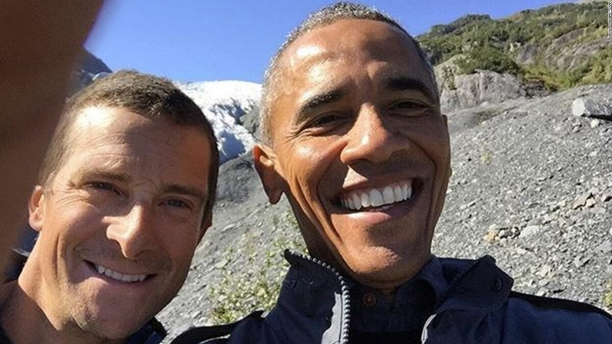 Ο  Barack Obama ανάβει φωτία με τον Bear Grylls
