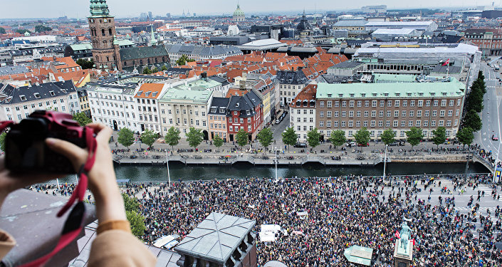 Η Δανία ψήφισε νόμο που κατάσχει όλα τα αντικείμενα άνω των 300 ευρώ από τους πρόσφυγες