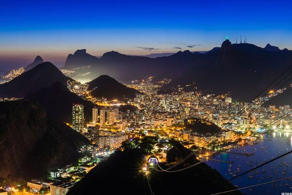 Ο οίκος αξιολόγησης Fitch Ratings υποβάθμισε το χρέος της Βραζιλίας στη κατηγορία σκουπιδιών