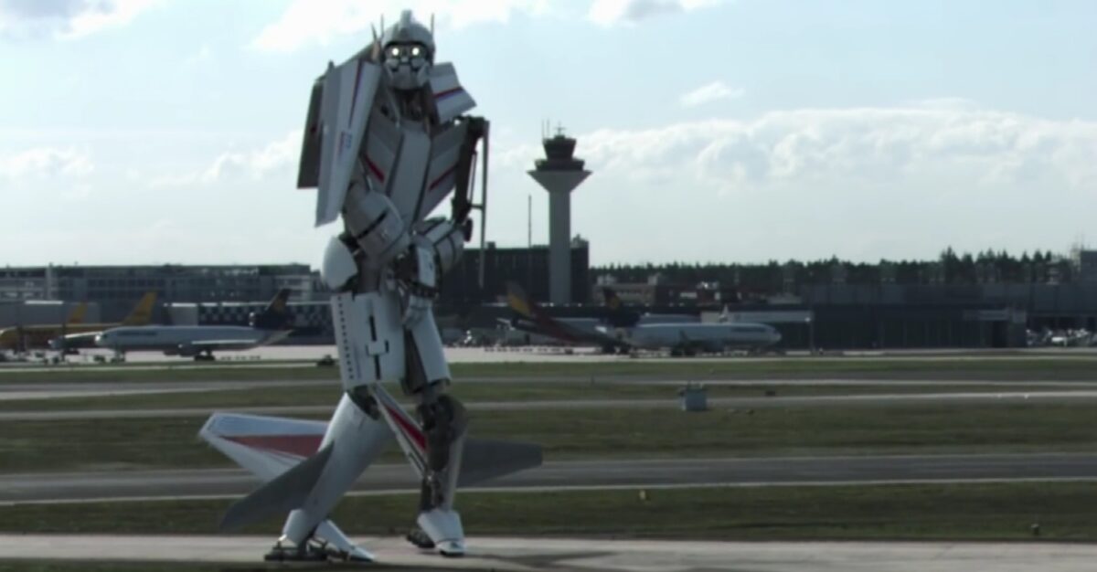 Ένα αληθινό Transformer στο αεροδρόμιο της Φρανκφούρτης (video)