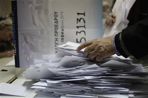 Πρώτος ο Β. Μεϊμαράκης, δεύτερος ο Κ. Μητσοτάκης, τρίτος ο Απ. Τζιτζικώστας