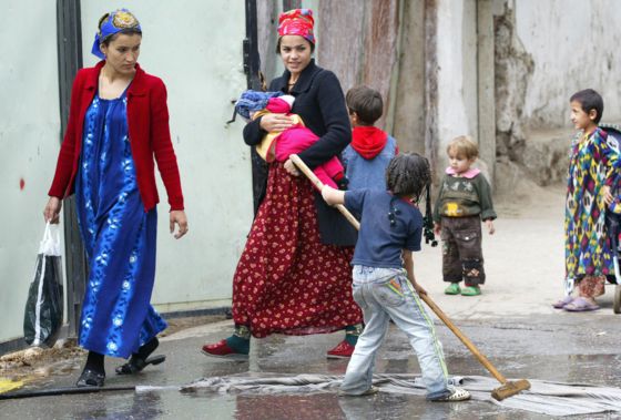 Τατζικιστάν: Απαγορεύονται τα χριστουγεννιάτικα δέντρα, τα δώρα και ο …Άγιος Βασίλης