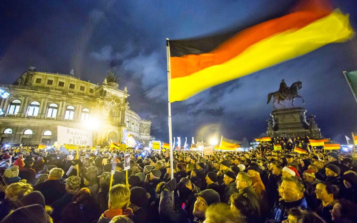 Χιλιάδες άνθρωποι διαδήλωσαν εναντίον των προσφύγων στη Λειψία