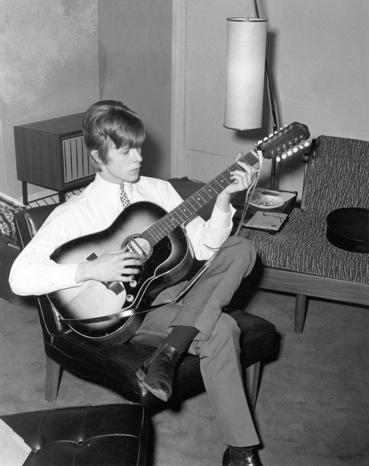 Σαν σήμερα πριν 50 χρόνια ο David Bowie κυκλοφορούσε το πρώτο single και τις πρώτες επαγγελματικές φωτογραφίες