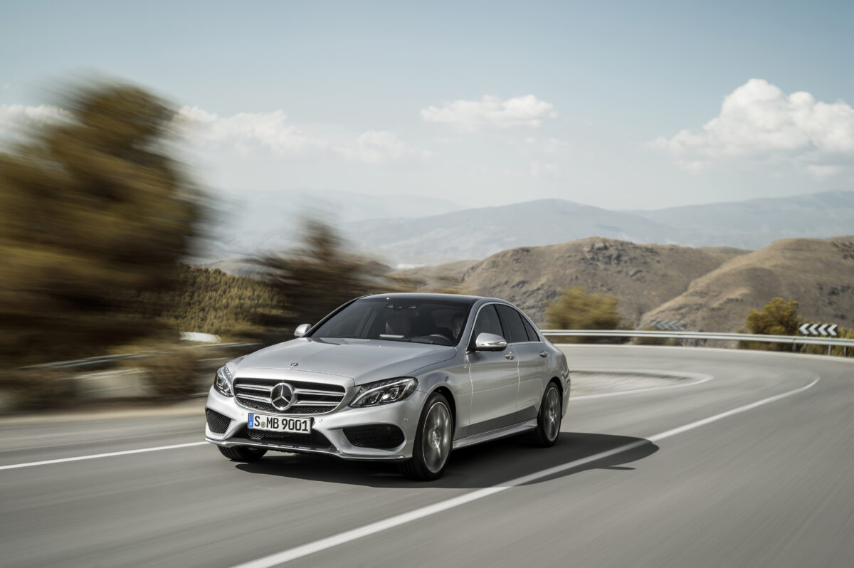 Νέες πρωτιές και ρεκόρ για τη Mercedes-Benz