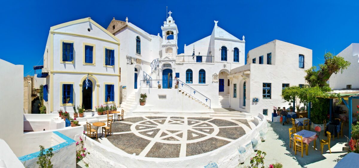 Το Conde Nast Traveller εκθειάζει τη Νίσυρο