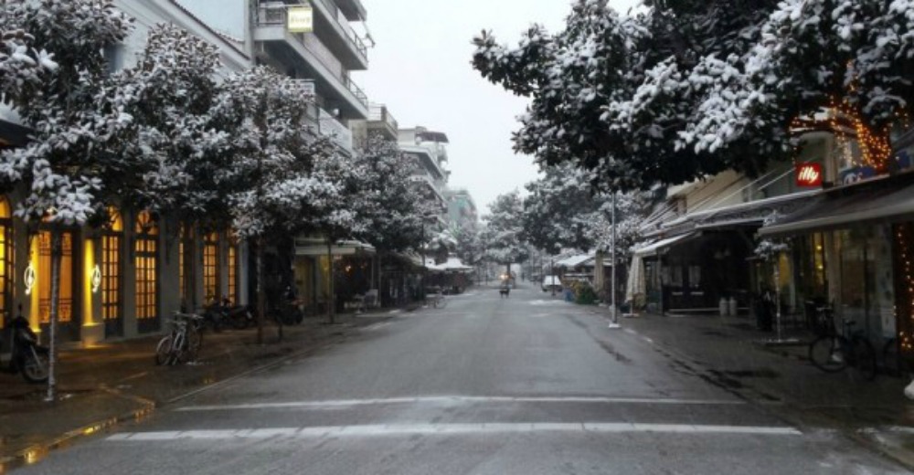 Εντυπωσιάζει το Καρπενήσι με τα θερμαινόμενα πεζοδρόμια του