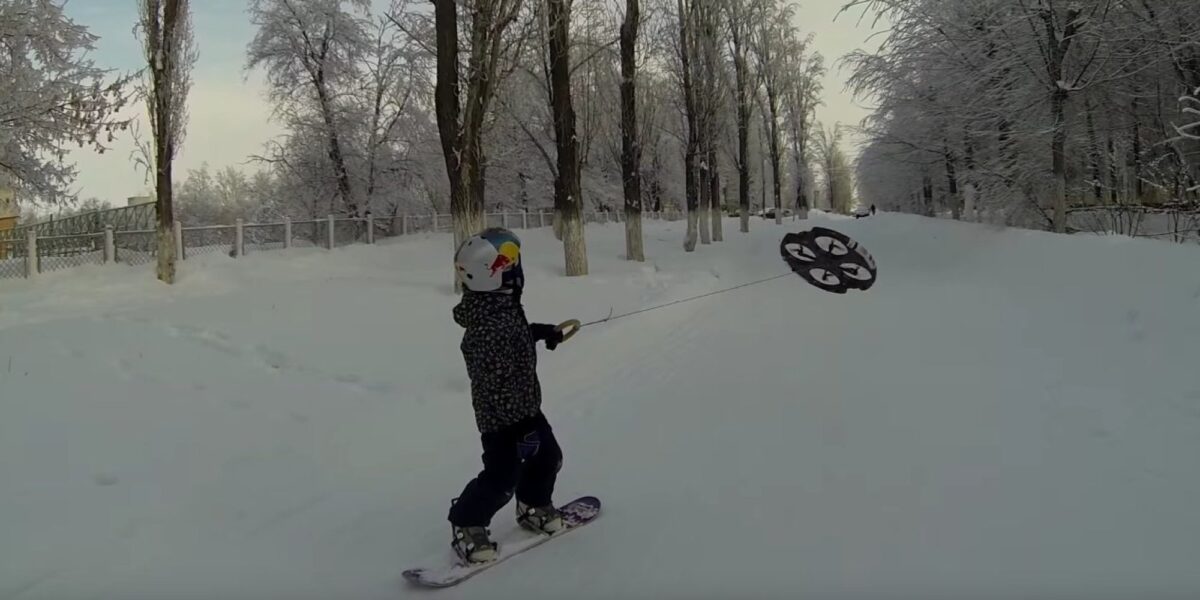 Αυτός ο πιτσιρικάς ανακάλυψε το droneboarding