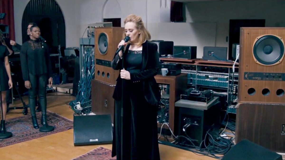 Στην κορυφή της Ελλάδας η Adele-KAI νέο single!
